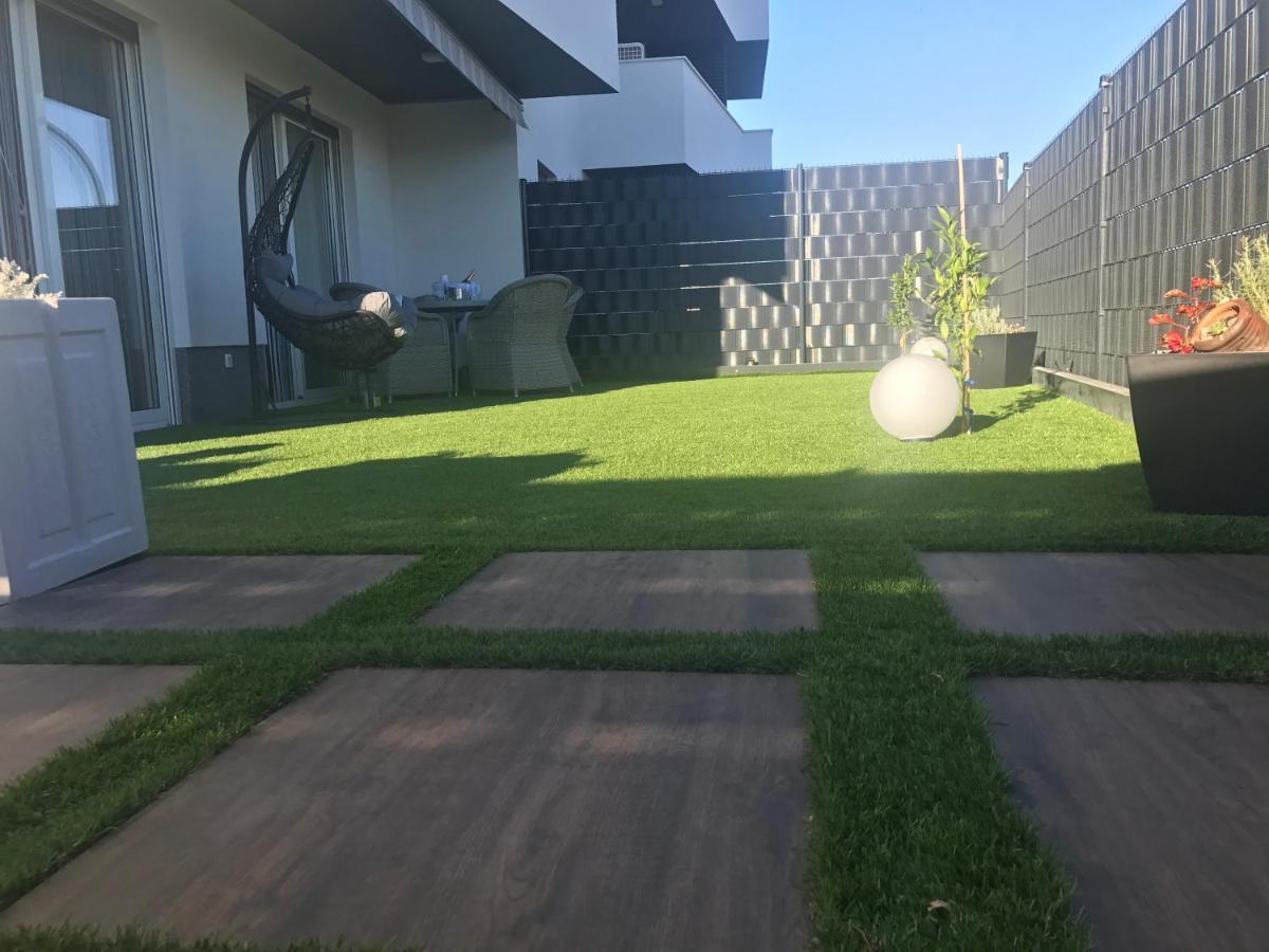 Hedonist-Luxury 2 Bedroom Apartment With Private Hot Tub, Garden And Free Parking Trogir Dış mekan fotoğraf