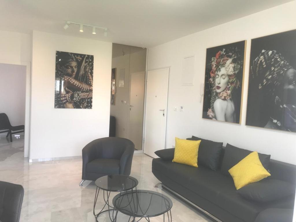 Hedonist-Luxury 2 Bedroom Apartment With Private Hot Tub, Garden And Free Parking Trogir Dış mekan fotoğraf