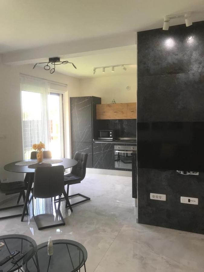 Hedonist-Luxury 2 Bedroom Apartment With Private Hot Tub, Garden And Free Parking Trogir Dış mekan fotoğraf