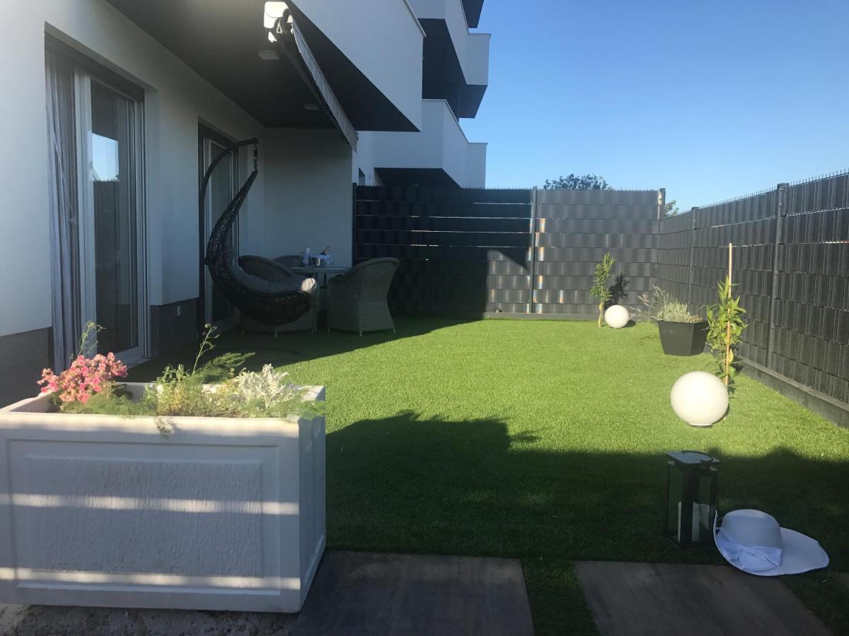Hedonist-Luxury 2 Bedroom Apartment With Private Hot Tub, Garden And Free Parking Trogir Dış mekan fotoğraf