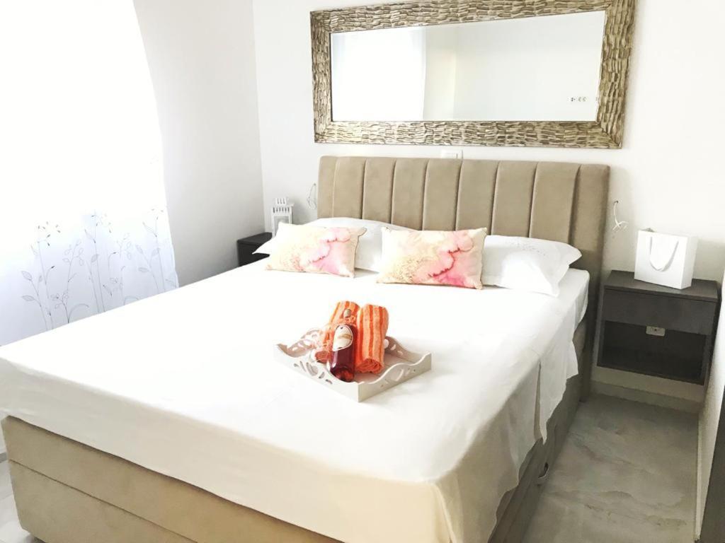 Hedonist-Luxury 2 Bedroom Apartment With Private Hot Tub, Garden And Free Parking Trogir Dış mekan fotoğraf