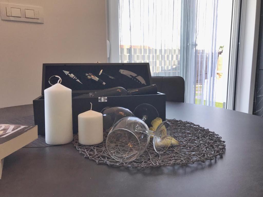 Hedonist-Luxury 2 Bedroom Apartment With Private Hot Tub, Garden And Free Parking Trogir Dış mekan fotoğraf