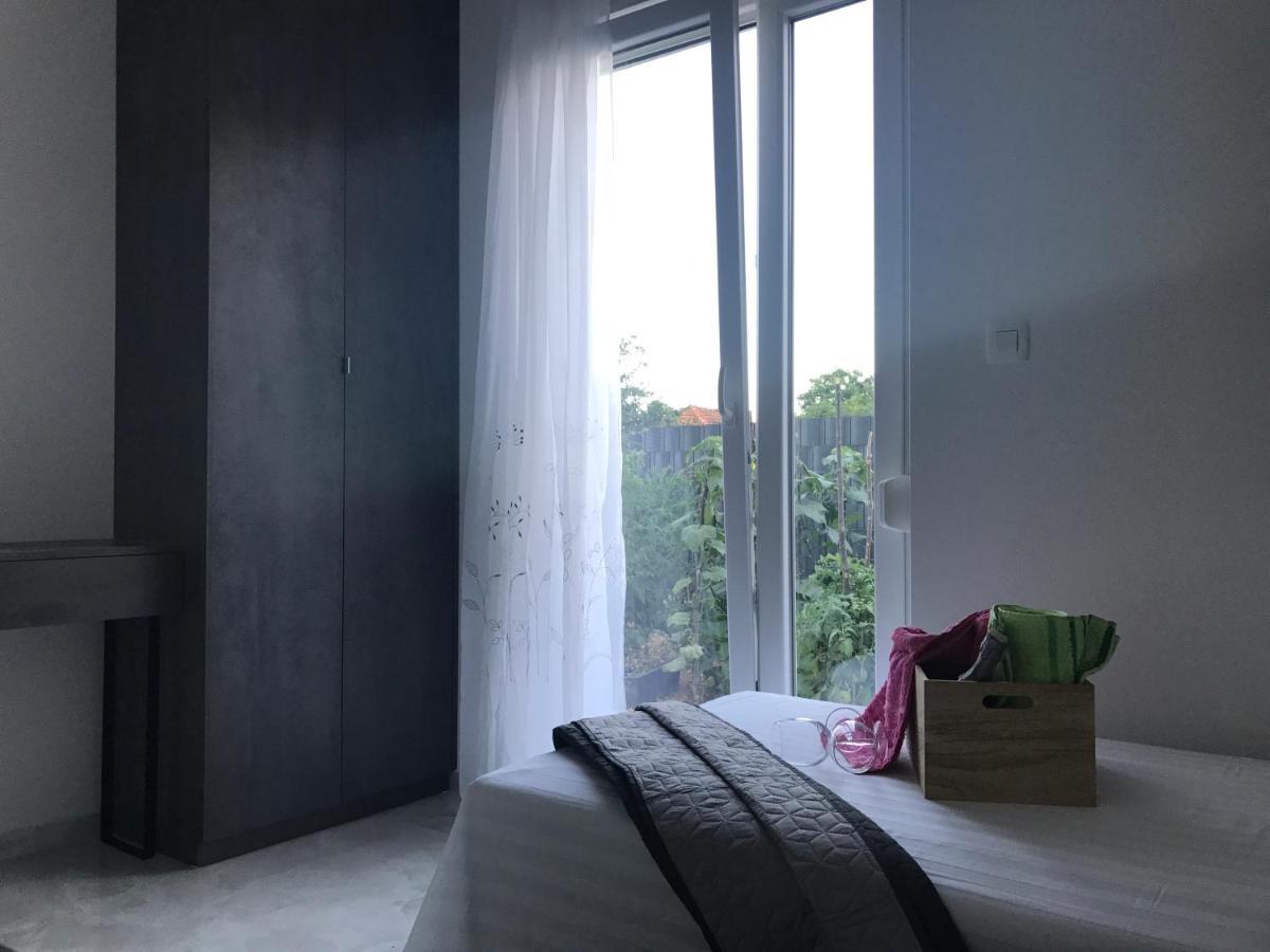 Hedonist-Luxury 2 Bedroom Apartment With Private Hot Tub, Garden And Free Parking Trogir Dış mekan fotoğraf