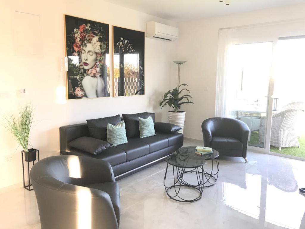 Hedonist-Luxury 2 Bedroom Apartment With Private Hot Tub, Garden And Free Parking Trogir Dış mekan fotoğraf